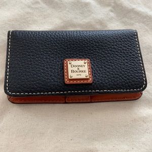 Dooney & Bourke wallet/clutch black leather